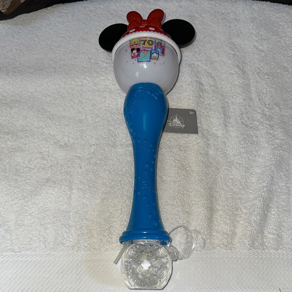 DISNEYLAND’s 70th ANNIVERSARY MINNIE MOUSE Talking BUBBLEWAND